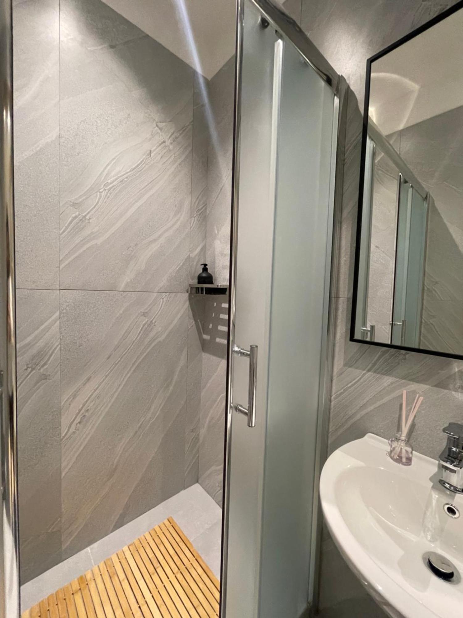 Pog Apartments Тирана Экстерьер фото